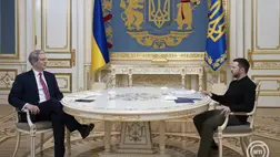 Volodimir Zelenszkij ukrán elnök (j) Scott Bessent amerikai pénzügyminisztert fogadja Kijevben 2025. február 12-én. MTI/EPA