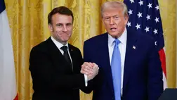 Donald Trump amerikai (j) és Emmanuel Macron francia elnök a washingtoni Fehér Ház Keleti termében tartott sajtóértekezleten 2025. február 24-én. MTI/EPA/AFP pool/Ludovic Marin