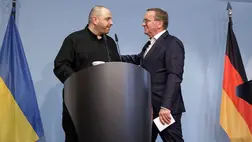 Boris Pistorius német védelmi miniszter (j) és ukrán hivatali partnere, Rusztem Umerov sajtótájékoztatót tart Berlinben 2025. március 6-án. MTI/EPA/Hannibal Hanschke