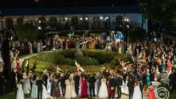 Balatonfüred, 2025. július 26. A Magyar Állami Operaház balettművészei keringőt adnak elő a 200. Anna-bál nyitányában a balatonfüredi Anna Grand Hotel parkjában 2025. július 26-án. MTI/Katona Tibor