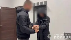 81 éves kárpátaljai asszonytól csalt ki 155 ezer hrivnyát: az odeszai férfit csalás gyanújával őrizetbe vették. Fotó: Nemzeti Rendőrség