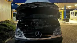 A Tisza határátkelőnél egy hamisított alvázszámú Mercedes Sprinter mikrobuszt fedeztek fel az ukrán határőrök. Fotó: Ukrán Állami Határőrszolgálat