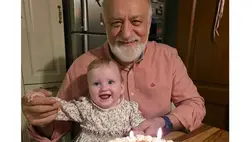 Csézy 9 hónapos kislányának széles mosolyától olvadozunk