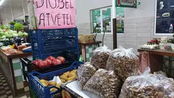 Cukrászok várakozó állásponton - Az eltűnt dióbél királyfi nyomában. Fotó: Kárpátinfó/ Kovács Elemér