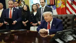 Donald Trump amerikai elnök beszél az atomenergia előállításáról szóló elnöki rendeletének aláírása alkalmával a washingtoni Fehér Ház Ovális irodájában 2025. május 23-án. MTI/EPA/SIPA USA pool/Samuel Corum