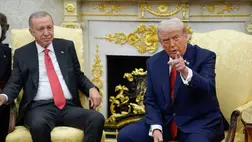 Donald Trump amerikai (j) és Recep Tayyip Erdogan török elnök találkozója a washingtoni Fehér Házban 2025. szeptember 25-én. MTI/EPA/Abacapress.com pool/Yuri Gripas.