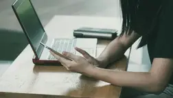 Ezért nem jó ötlet 13 év alatti gyerekeknek okostelefont adni 