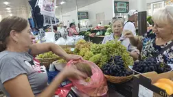 Félidejéhez érkezett a csemegeszőlő szezonja - A vásárlók a minőségi portékát keresik. Fotó: Kárpátinfó/ Kovács Elemér