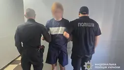 A férfi 77 késszúrással végzett 22 éves barátnőjével, majd megpróbált elmenekülni Ukrajnából. Fotó: Ukrán Nemzeti Rendőrség