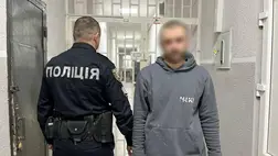 A munkácsi járási rendőrök letartóztatták azt a férfit, aki halálosan megsebesítette édesanyja élettársát. Fotó: Nemzeti Rendőrség