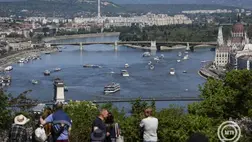 Hajók a Duna fővárosi szakaszán 2025. április 27-én. MTI/Hegedüs Róbert