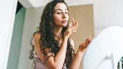 Halványítja a pigmentfoltokat és a ráncokat