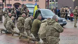 Técső lakosai 2025. április 2-án elbúcsúztak Ivan Mikulectől, a 22 éves katonától, aki a Donyecki területen, Nové település közelében vesztette életét. Fotó: Técsői Városi Tanács