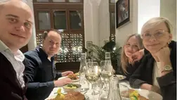 Jakupcsek Gabriella 3 gyermeke egy képen