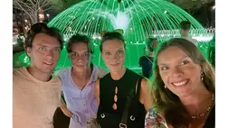 Janza Kata és Pintér Tibor 26 éves lánya és párja közös képen