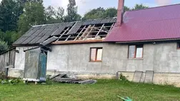 Kárpátalja felett lezuhant egy orosz drón a Huszti járásban. Szerencsére áldozatok nincsenek, de egy épület és az elektromos hálózat is megsérült. Fotó: facebook.com/MyroslavBiletskyi.official