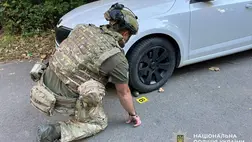 A Kárpátaljai Rendőrség gyakorlógránátot talált egy munkácsi autó alatt. Fotó: Nemzeti Rendőrség