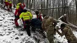 Határőrök mentettek meg egy szakadékba zuhant férfit az ukrán-román határon. Fotó: Ukrán Állami Határőrszolgálat