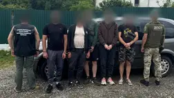 Egy harkivi férfi 17 700 dollárért próbált meg négy férfit kicsempészni a román határon fiával együtt. Az elkövetőt letartóztatták, a nyomozás folyamatban van. Fotó: Ukrán Állami Határőrszolgálat Nyugati Regionális Igazgatósága