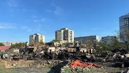 2025. augusztus 3-ra virradó éjjel orosz rakétacsapás érte Mikolajiv egyik lakóövezetét. A támadás során többen megsérültek, lakóházak, üzletek és autók rongálódtak meg. Fotó: t.me/mykolaivskaODA