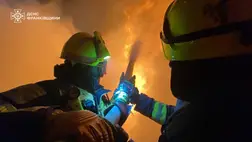 Az oroszok hétfőre virradóra a kritikus infrastruktúrát támadták Ivano-Frankivsz megyében, tűz ütött ki