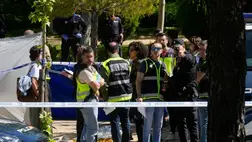  Rendőrök egy madridi magániskola előtt elkövetett lövöldözés helyszínén 2025. május 21-én. Több azonosítatlan fegyveres agyonlőtte Andrij Portnov volt ukrán politikust, az ukrán elnöki hivatal egykori helyettes vezetőjét (Fotó: MTI/EPA/EFE/Borja Sanchez Trillo)