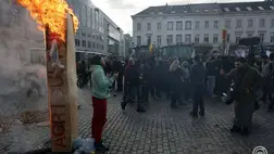  Rohamrendőrök az uniós agrárpolitikai terveket ellenző gazdatüntetésen az Európai Parlament épületénél Brüsszelben 2025. december 18-án, az EU-tagállamok brüsszeli csúcstalálkozója idején. MTI/EPA/Olivier Matthys