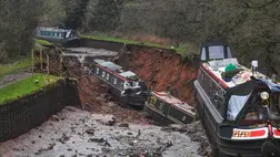 Több méter mély kráter nyelt el hajókat Angliában. Fotó: Andy Kelvin / PA Images / Getty Images
