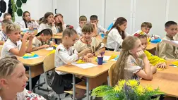 Ukrajnában 3,5 millió iskolás kezdte meg a 2025/2026-os tanévet. A legtöbben offline tanulnak, több ezer diák visszatérhetett a tantermekbe. Fotó: Facebook / Оксен Лісовий