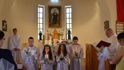 Úrnapi szentmise a beregardói Szent Kinga templomban - Az elsőáldozók keresztségi fogadása. Fotó: Kárpátinfó/ Kovács Elemér