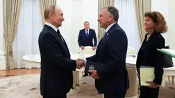 Vlagyimir Putyin orosz elnök (b) Steven Witkoffot, Donald Trump amerikai elnök különmegbízottját (k) fogadja a moszkvai Kremlben 2025. augusztus 6-án (Fotó: MTI/EPA/Szputnyik pool/Gavriil Grigorov)