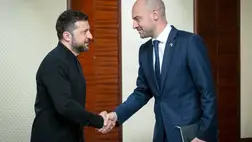 Volodimir Zelenszkij ukrán elnök Jean-Noel Barrot francia külügy- és Európa-ügyi minisztert fogadja Kijevben 2025. július 21-én. (Fotó: MTI/EPA/Ukrán elnöki sajtószolgálat)