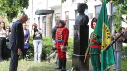 A zászlóbontás ünnepén - Történelmi folytonosság, hagyománytisztelet és megmaradás