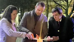 Közös gyertyagyújtás Beregszász főterén - Fellobbant a hit lángja