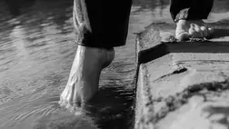 Amikor a földi biztonság eltakarja Istent. Illusztráció. Fotó: Internet