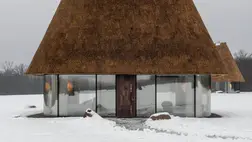 Különleges épületek tűntek fel egy ukrán magánbirtokon