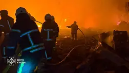 Újabb orosz pusztító drón- és rakétatámadás érte Ukrajna több települését. AFP/State Emergency Service of Ukraine/Handout