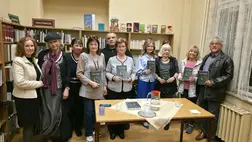 Újra kinyitott a Mitracsek Presszó - Párhuzamos életrajzok a kortárs magyar irodalomban