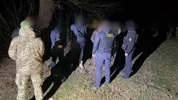 25 ezer dollárt kért az embercsempész: négy férfit fogtak el a román határ közelében. Fotó: DPSZU