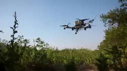 Egy drón látható repülés közben. Fotó: Valentyn Ogirenko / Reuters