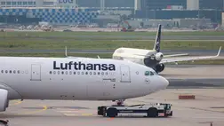 A Lufthansa utasszállító repülői Frankfurtban. Fotó: Bloomberg / Getty Images