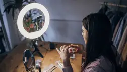 Egy egész generációnyi ingyenélőt nevelt ki az internet? Illusztráció. Fotó: South_agency / Getty Images