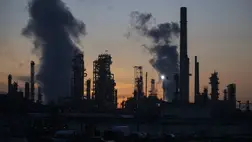 A Mineraloelraffinerie Oberrhein olajfinomító Karlsruhéban  2026. március 3-án. Fotó: Marijan Murat / picture alliance / Getty Images