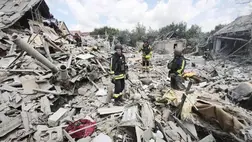 Mentősök egy orosz légitámadás helyszínén Zaporizzsjában 2026. június 28-án Fotó: State Emergency Service Of Ukrai / Reuters