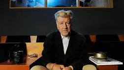 David Lynch filmrendező portréhoz pózol Los Angeles-i privát vetítőszobájában, 2010. Credit: AP Photo