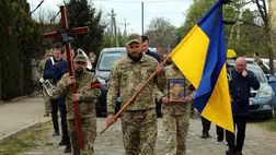 Csapon elbúcsúztak a harcokban elesett 35 éves Szerhij Pireutól. Fotó: Csapi Városi Tanács