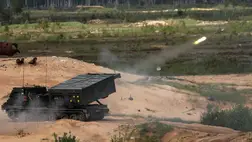 Brit katonák rakéta-sorozatvetőt  működtetnek a Defender Europe nemzetközi gyakorlattal kombinált Summer Shield elnevezésű hadgyakorlaton a lettországi Adaziban (Fotó: MTI/EPA/Toms Kalnins).