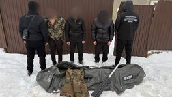 Az embercsempészek a Tisza folyón keresztül akartak Magyarországra juttatni két szökni próbáló férfit. Fotó: Ukrán Állami Határőrszolgálat