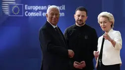 Ursula von der Leyen, az Európai Bizottság elnöke, António Costa, az Euróapi Tanács elnöke és Volodimir Zelenszkij ukrán elnök (Fotó: MTI/Christophe Petit Tesson)