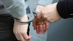 Letartóztatott bilincsben. Illusztráció